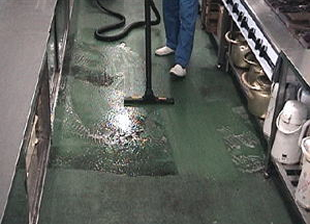 厨房・加工場床の脱脂洗浄事例